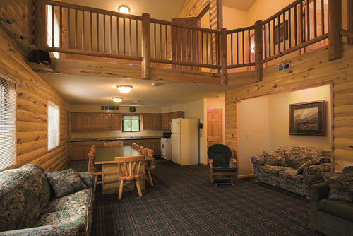 Mcquoid'S Inn And Event Center Isle Exterior photo